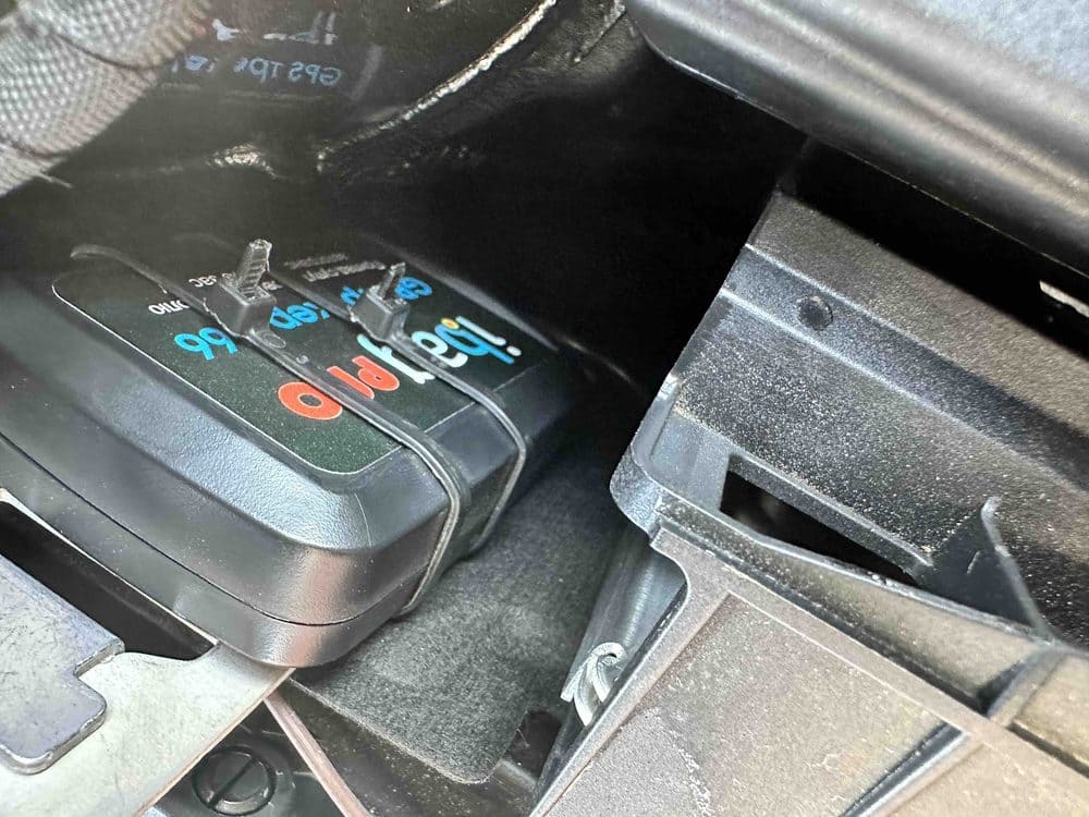 GPS трекер від бортової мережі прихований монтаж в авто