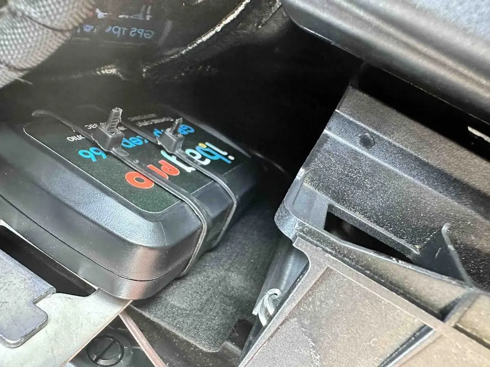GPS трекер від бортової мережі прихований монтаж в авто